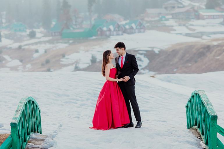 Anchal-and-Anish-SnowKissed-Gulmarg-PreWedding-Photoshoot-Curated-by-a-Wedding-Planner