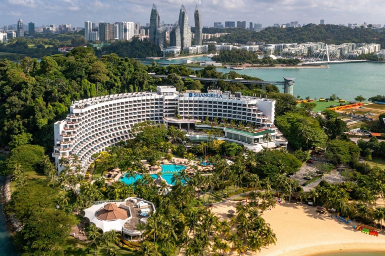 Luxury-Sunset-Beach-Wedding-in-Sentosa-A-Destination-Wedding-Planner-Guide-to-ShangriLa-Rasa-Sentosa