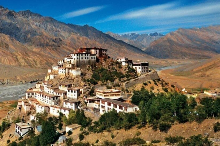 Romantic-PreWedding-Photoshoot-in-Ladakh-by-Ombre-by-Harsheen-Jammu-Nature-Spirituality