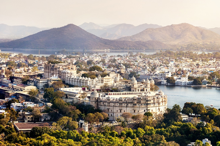 Top-5-PreWedding-Shoot-Locations-in-Udaipur-A-Guide-Loved-by-Destination-Wedding-Planners-Luxury-Weddings-Planners