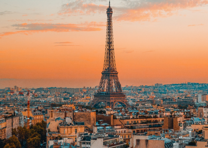 Top-Paris-Photoshoot-Spots-Loved-by-Every-Destination-Wedding-Planner-and-Luxury-Wedding-Planner