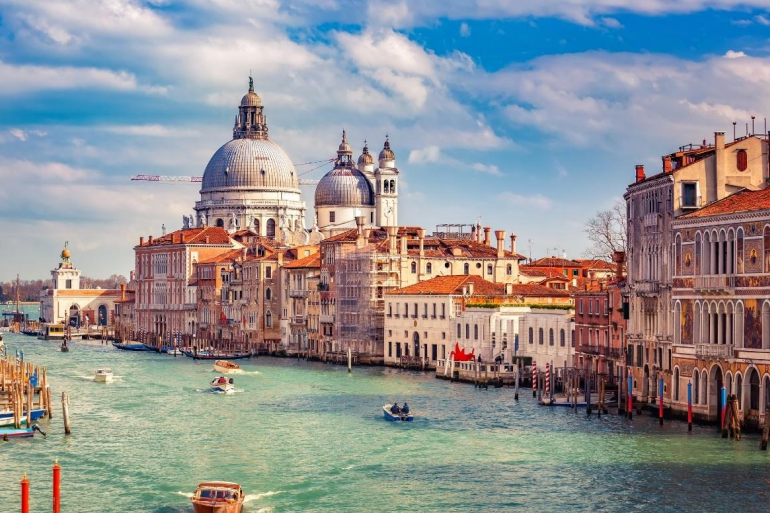 Top-Venice-Spots-for-PreWedding-Shoot-by-Destination-Wedding-Planner