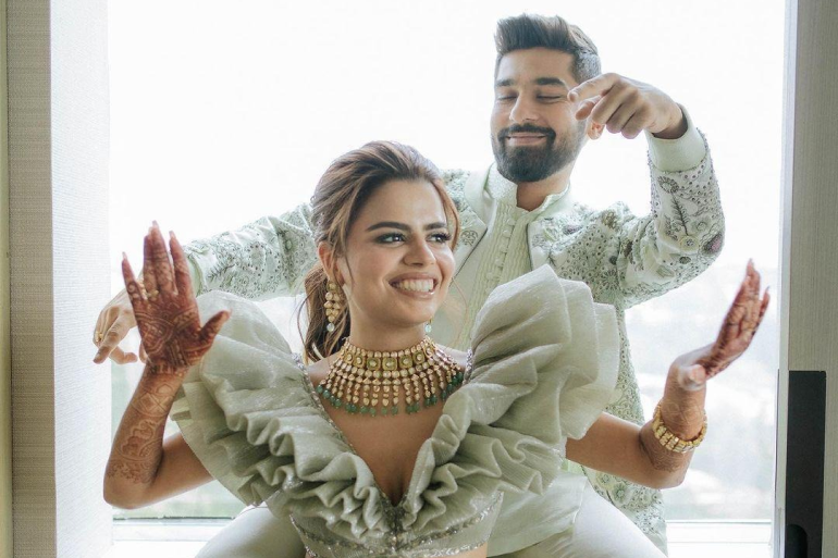 nitasha-punit-goa-destination-wedding-gulaabi-haldi