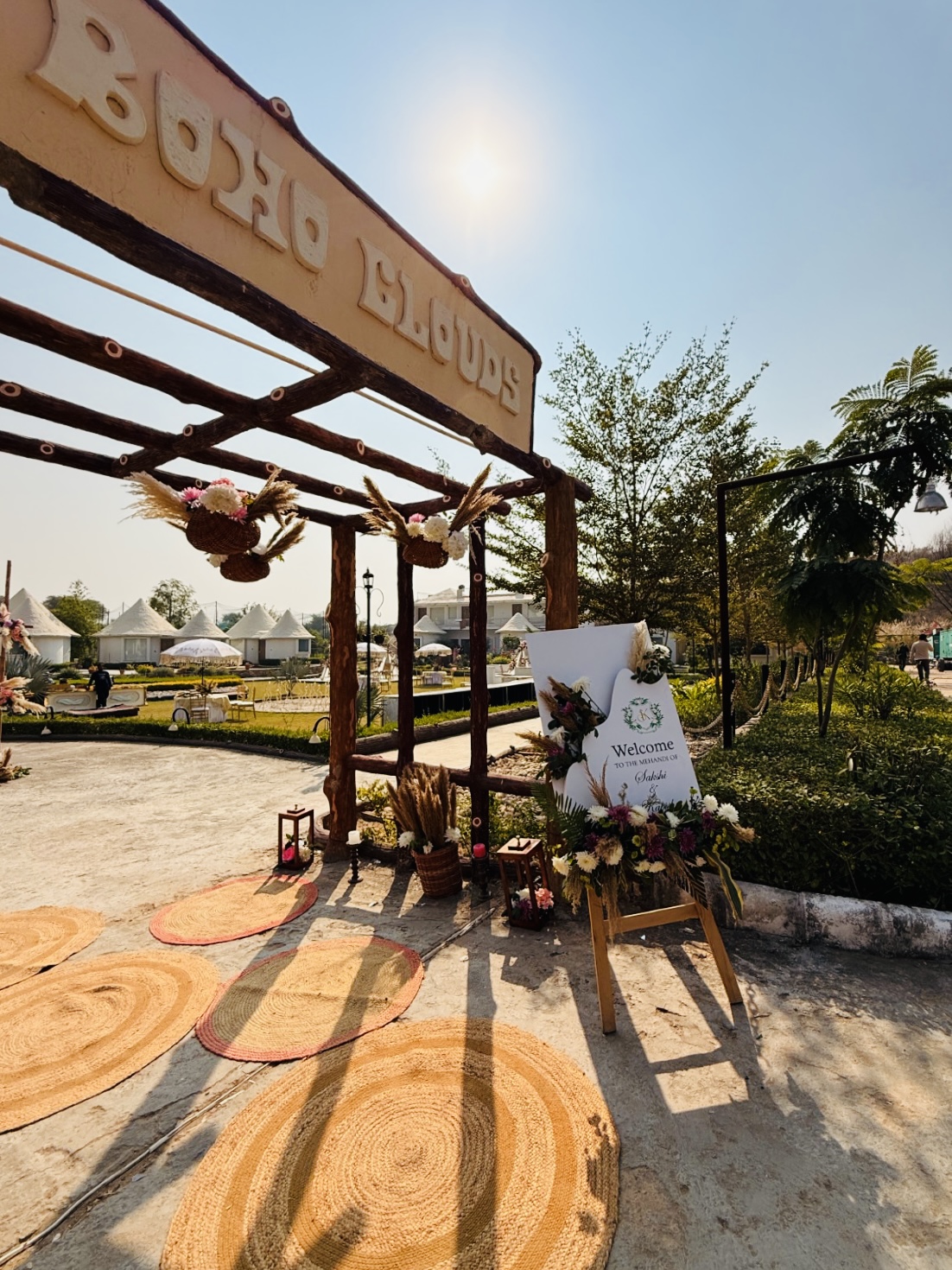 Boho-Mehendi-Entry-Setup-with-Wooden-Frame-Pampas-Grass-and-Welcome-Decor-04092026