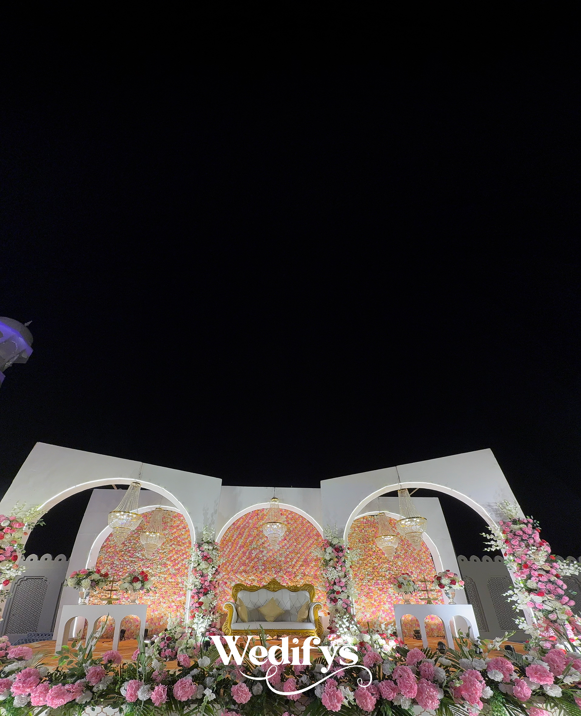 Grand-Floral-Arch-Reception-Stage-04252026