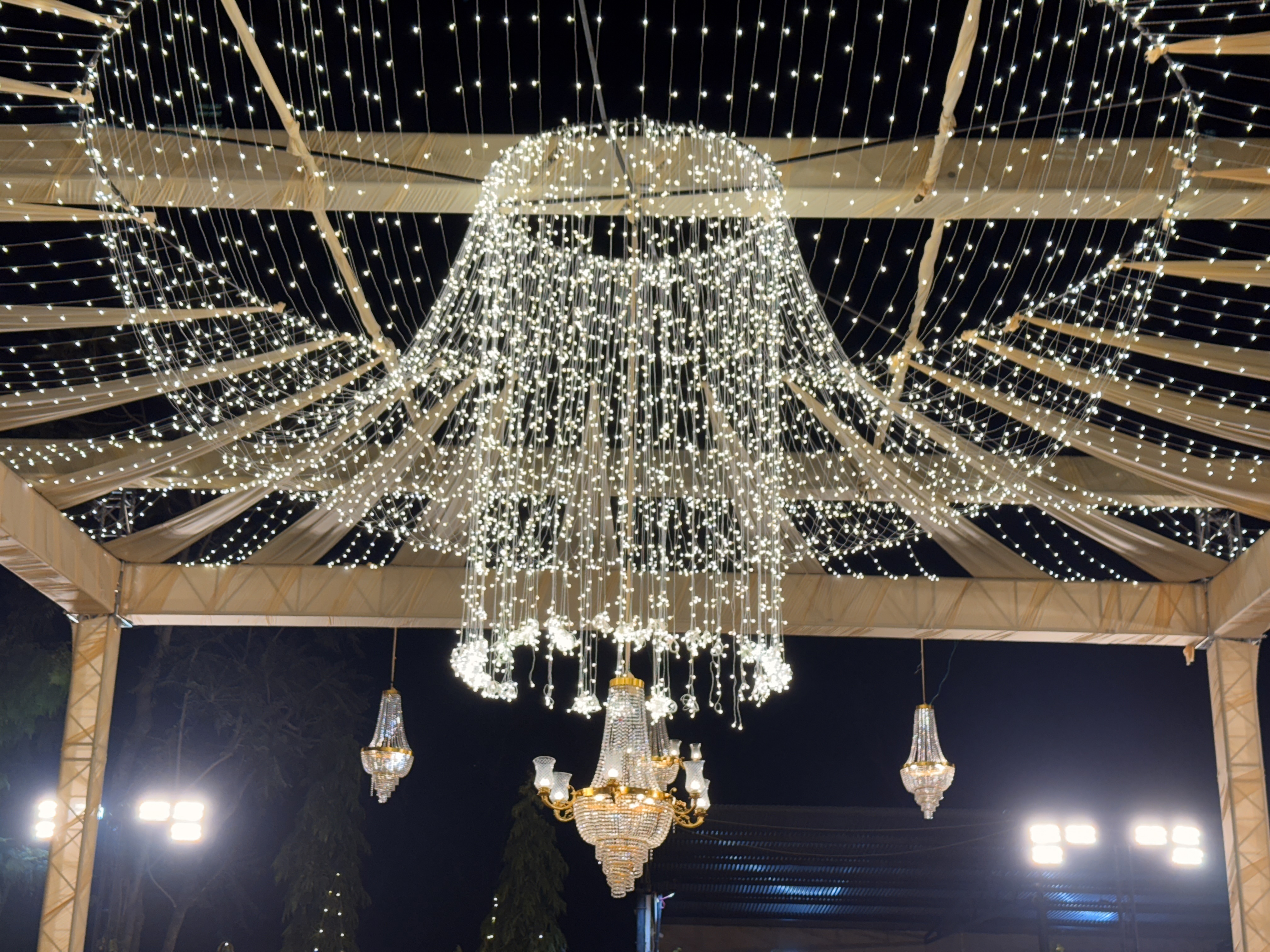 Grand-Wedding-Chandelier-With-Hanging-Fairy-Lights-Decoration-03272026