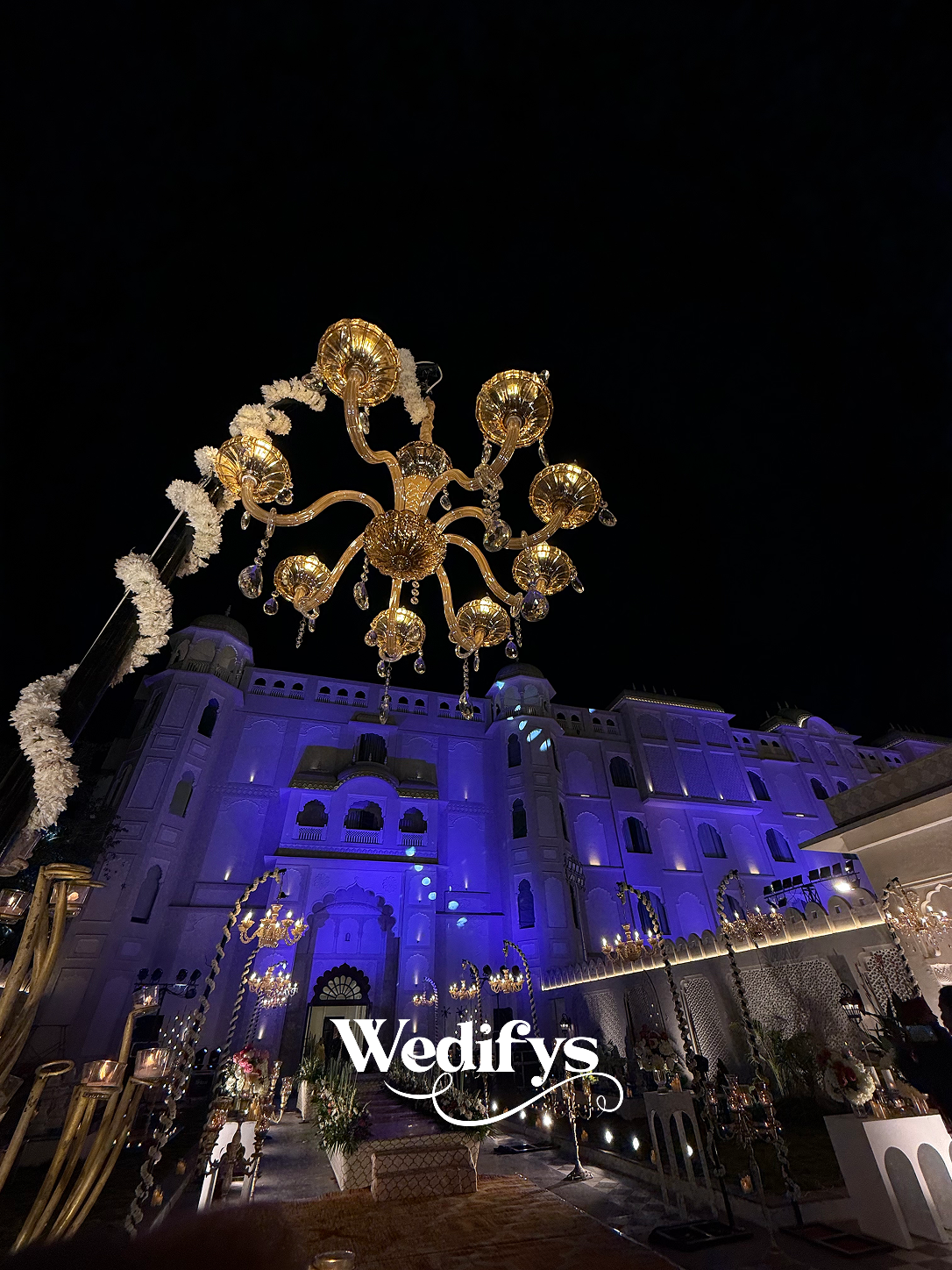 Palace-Facade-with-Night-Lighting-04252026